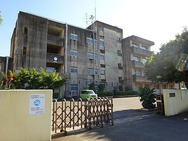 千葉市立稲浜中学校まで650m