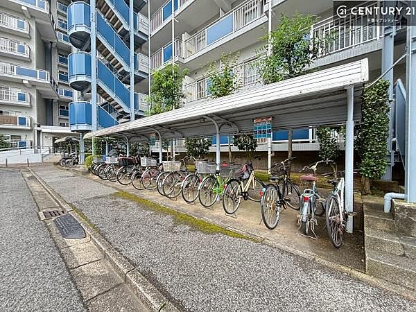 駐輪場は共有です！空き状況に関しては弊社までお気軽にお問い合わせください。