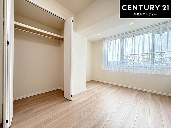収納が充実しているからこそ、お部屋はいつも広々。掃除や片付けもラクになり、居心地の良い暮らしが続きます。