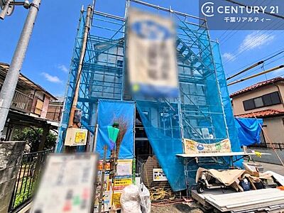 外観：現在建設中につき、完成がますます楽しみな一邸です。同仕様の施工例のご見学が可能ですので、完成後のイメージを具体的にご確認いただけます。