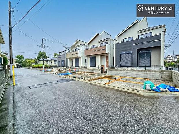 落ち着いた街並みが広がる閑静な住宅街に位置し、穏やかで心安らぐ暮らしを叶える住環境です。