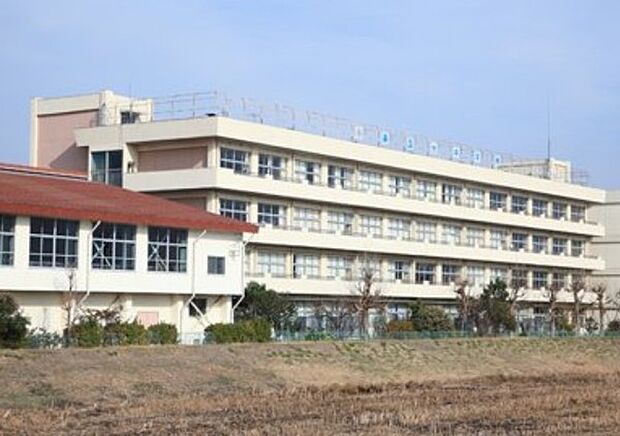 市川市立東国分中学校まで673m