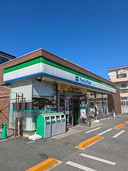 ファミリーマート市川新井一丁目店まで250m