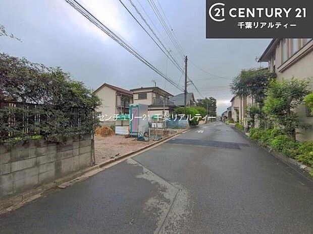 前面道路6ｍ！陽当り良好な立地です。車庫入れが苦手な方も安心ですね。