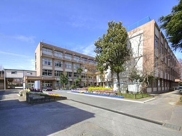 鎌ケ谷市立初富小学校まで1100m
