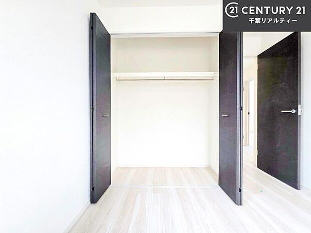 収納が充実しているからこそ、お部屋はいつも広々。掃除や片付けもラクになり、居心地の良い暮らしが続きます。
