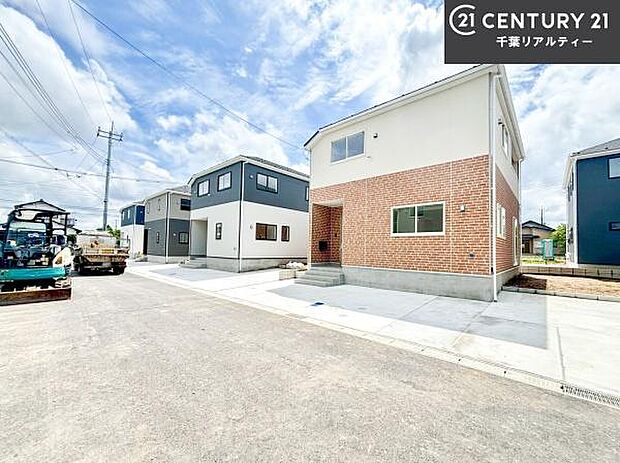 周辺環境や、お客様のご希望に合った物件も一緒にご案内を致します。住宅ローンアドバイザーによるご相談も承ります。当社はお問い合わせに即対応します!お待たせしません!
