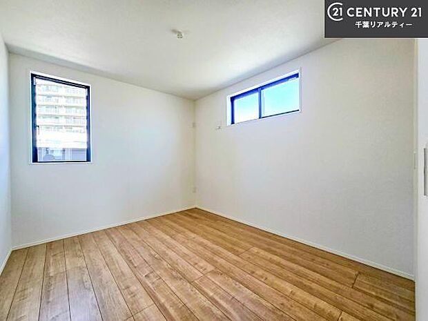 掃き出し窓がないお部屋は、お子様のお部屋としても安心です!収納スペースも充実しているので散らかったお部屋をサッと片付けられます!