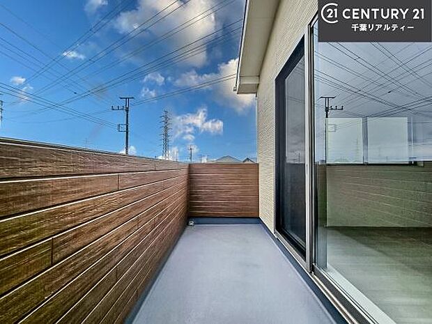 陽当たり良好なバルコニーです！晴れた日には青い空を見渡せる開放的な時間を楽しめます。