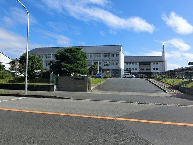 成田市立西中学校まで1000m