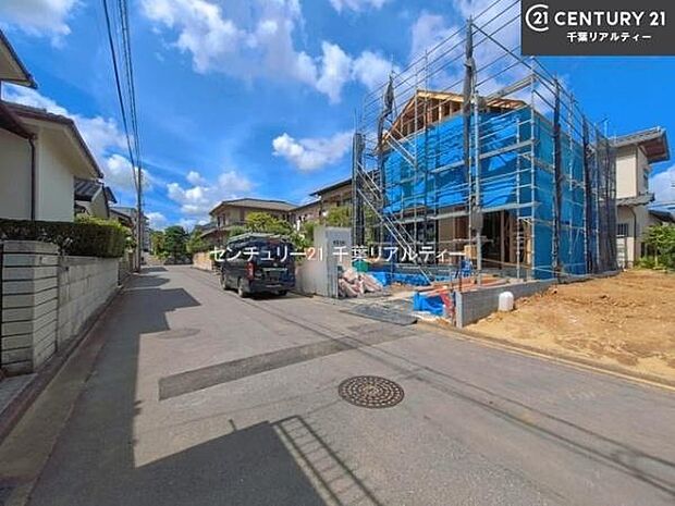 前面道路6ｍ！陽当り良好な立地です。車庫入れが苦手な方も安心ですね。