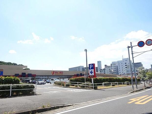 ヤオコー成田駅前店まで500m