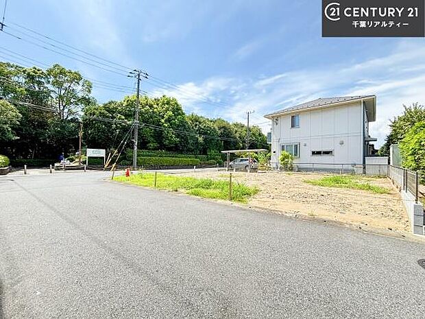 周辺環境や、お客様のご希望に合った物件も一緒にご案内を致します。住宅ローンアドバイザーによるご相談も承ります。当社はお問い合わせに即対応します!お待たせしません!
