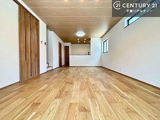 広々ダイニングスペース！ゆったりお食事。笑い声響く楽しい時間が過ごせます。日々の疲れも癒されます！