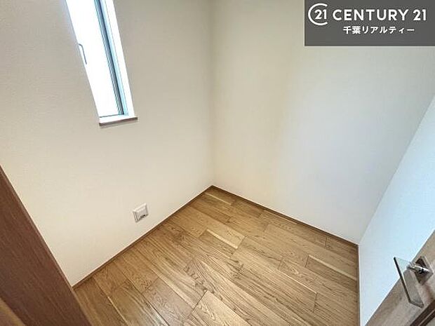 収納が充実しているからこそ、お部屋はいつも広々。掃除や片付けもラクになり、居心地の良い暮らしが続きます。