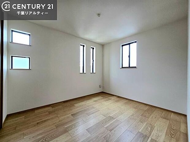 掃き出し窓がないお部屋は、お子様のお部屋としても安心です！こちらのお部屋にもＷＩＣ完備で空間を広くお使いいただけます。