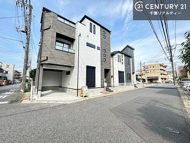 前面道路6ｍ！陽当り良好な立地です。車庫入れが苦手な方も安心ですね。