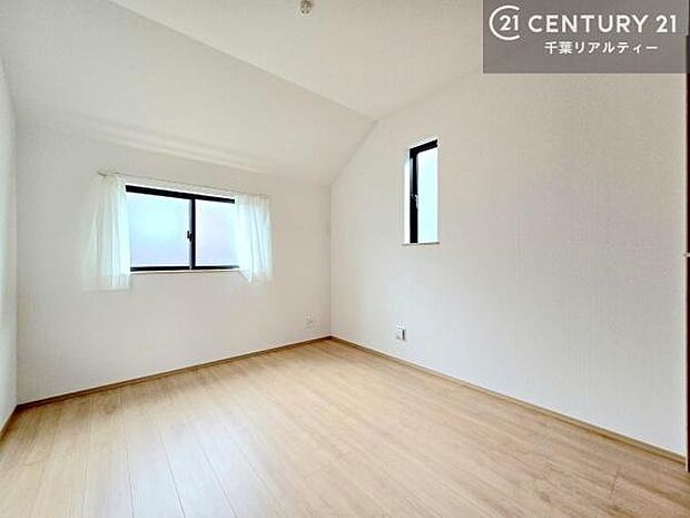 掃き出し窓がないお部屋は、お子様のお部屋としても安心です!