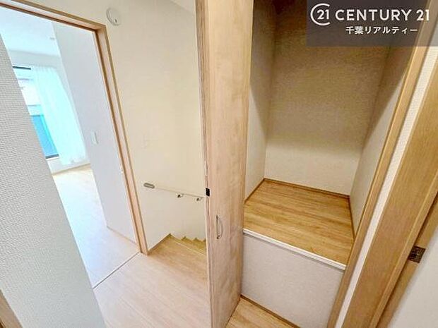 住空間をすっきり使うためには必須ポイントの収納スペースですよね。是非現地でご確認ください!