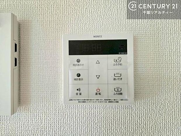 ボタンのスイッチや自動でお風呂の準備が整うため、わざわざ浴室に行ってお湯を入れたり継ぎ足したりする必要がなく便利ですね!