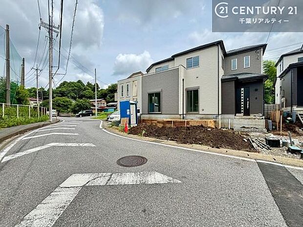 周辺環境や、お客様のご希望に合った物件も一緒にご案内を致します。住宅ローンアドバイザーによるご相談も承ります。当社はお問い合わせに即対応します!お待たせしません!