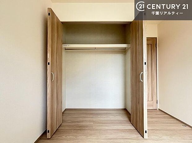 収納が充実しているからこそ、お部屋はいつも広々。掃除や片付けもラクになり、居心地の良い暮らしが続きます。