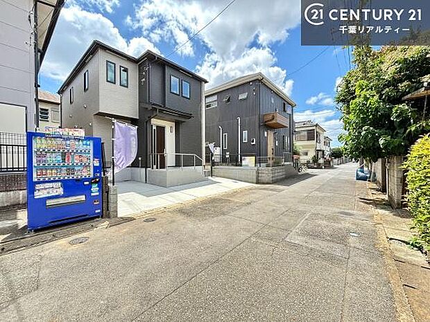 落ち着いた街並みが広がる閑静な住宅街に位置し、穏やかで心安らぐ暮らしを叶える住環境です。