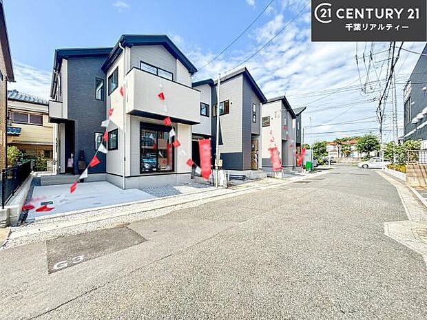 前面道路6.2ｍ！陽当り良好な立地です。車庫入れが苦手な方も安心ですね。