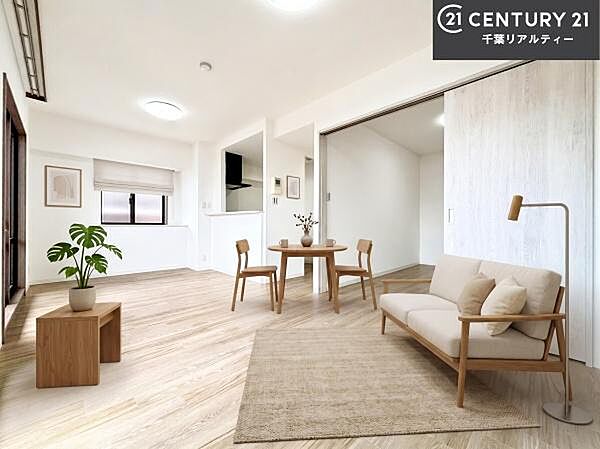 家具はCGパースです。心地良いリビングは家族が自然と集まります。家族団欒の時間が増えそうです。ご家族と、より一層充実した時間を過ごせそうですね。