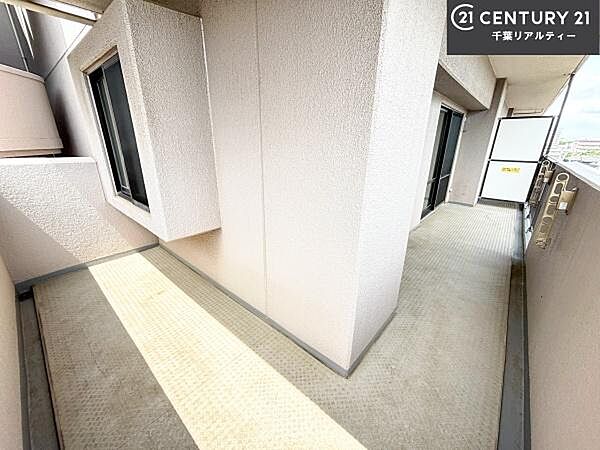 陽当たり良好なバルコニーです！晴れた日には青い空を見渡せる開放的な時間を楽しめます。