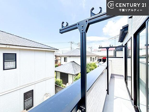 陽当たり良好なバルコニーです！晴れた日には青い空を見渡せる開放的な時間を楽しめます。