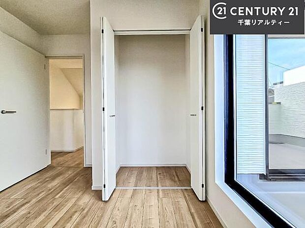収納が充実しているからこそ、お部屋はいつも広々。掃除や片付けもラクになり、居心地の良い暮らしが続きます。