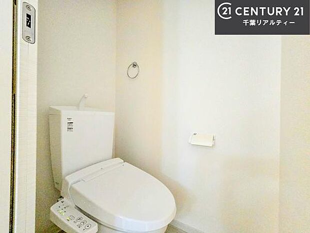 1・2階にトイレがございます!朝の忙しい時間帯も待たずにすみそうですね。白を基調とした清潔感のあるトイレでお手入れがしやすいです!