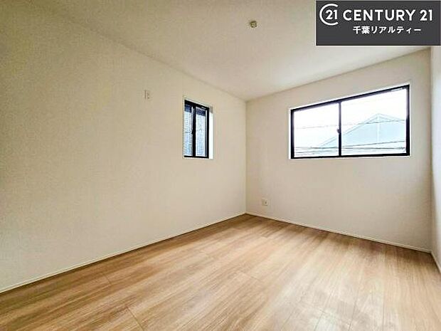 掃き出し窓がないお部屋は、お子様のお部屋としても安心です!収納スペースも充実しているので散らかったお部屋をサッと片付けられます!家具はCGパースです。