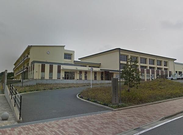 成田市立公津の杜中学校まで2700m