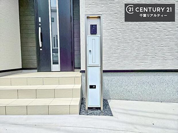 郵便ポスト付きで不在時でも荷物が受け取れてとっても便利!家にいなきゃいけないストレス回避!再配達の手間が省けます!