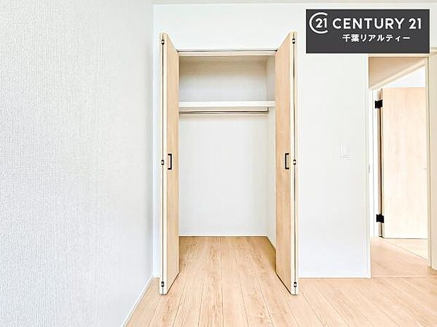 収納が充実しているからこそ、お部屋はいつも広々。掃除や片付けもラクになり、居心地の良い暮らしが続きます。