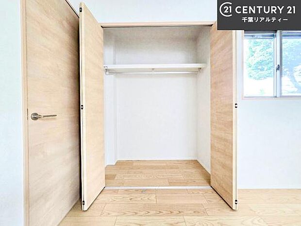 収納が充実しているからこそ、お部屋はいつも広々。掃除や片付けもラクになり、居心地の良い暮らしが続きます。