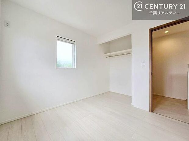 収納が充実しているからこそ、お部屋はいつも広々。掃除や片付けもラクになり、居心地の良い暮らしが続きます。