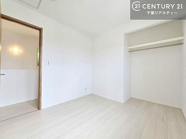 2階に3部屋あるのでそれぞれ個室を持てます！