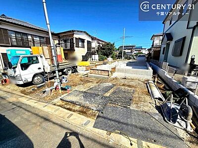 外観：建設中です！施工例のご見学できます！周辺環境や他物件もまとめてご案内可能です！不動産の事ならどんな事でもお気軽にご相談ください。