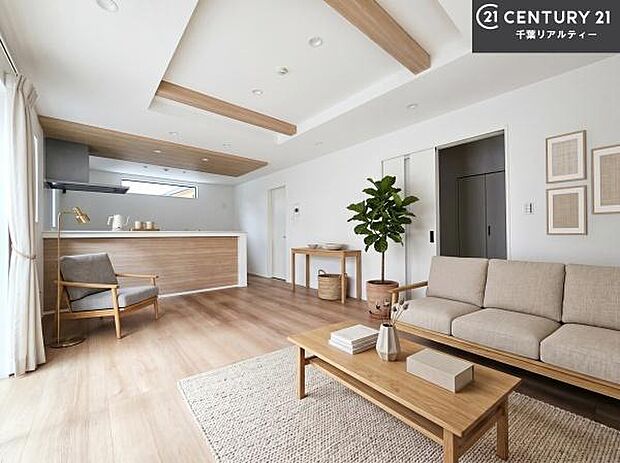 家具はCGパースです。心地良いリビングは家族が自然と集まります。家族団欒の時間が増えそうです。ご家族と、より一層充実した時間を過ごせそうですね。