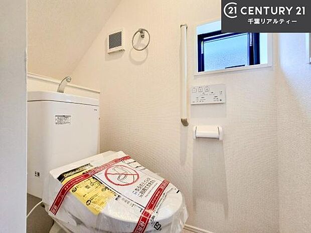 温水洗浄便座につき、冬場は便座が暖かくできるので冷たい便座に座らずに済む嬉しい仕様です!