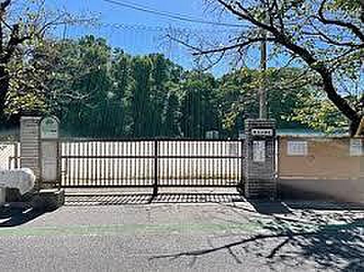 市川市立第五中学校まで727m