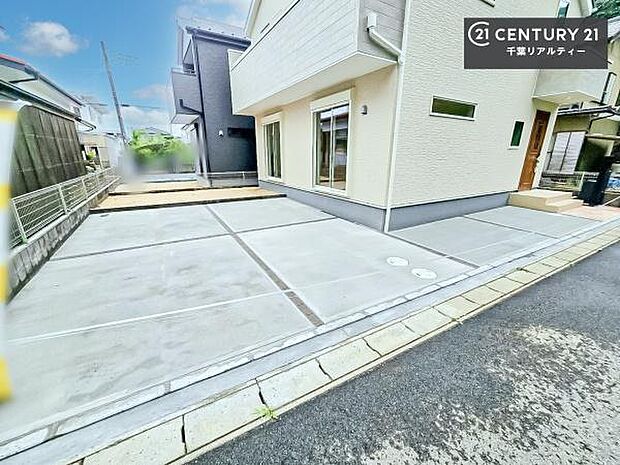 カースペース付きなのでマイカーをお持ちの方も安心ですね！ぜひ現地にてお確かめくださいませ！