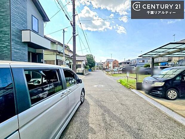 落ち着いた街並みが広がる閑静な住宅街に位置し、穏やかで心安らぐ暮らしを叶える住環境です。