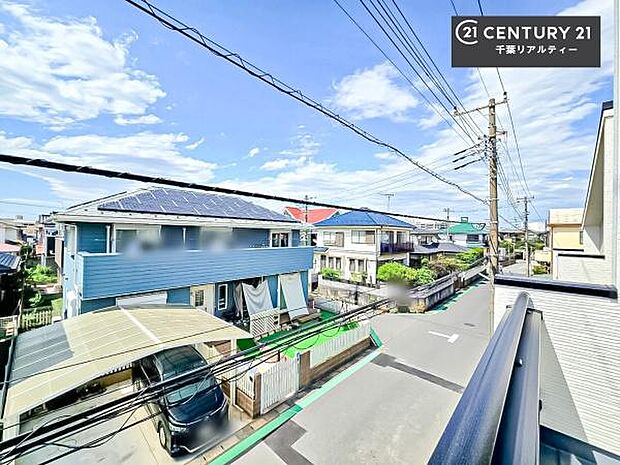 晴れた日には青い空を見渡せる開放的な時間を楽しめます。気持ちの良い風が通り抜ける街並みです!