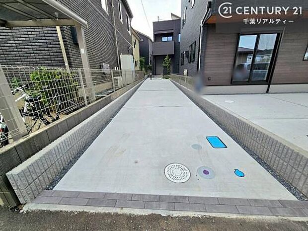 カースペース付きなのでマイカーをお持ちの方も安心ですね！ぜひ現地にてお確かめくださいませ！