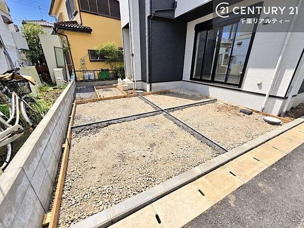 カースペース付きなのでマイカーをお持ちの方も安心ですね！ぜひ現地にてお確かめくださいませ！