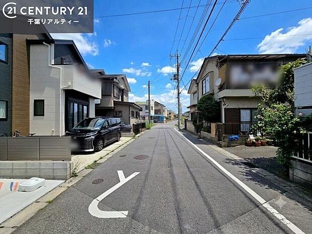 落ち着いた街並みが広がる閑静な住宅街に位置し、穏やかで心安らぐ暮らしを叶える住環境です。